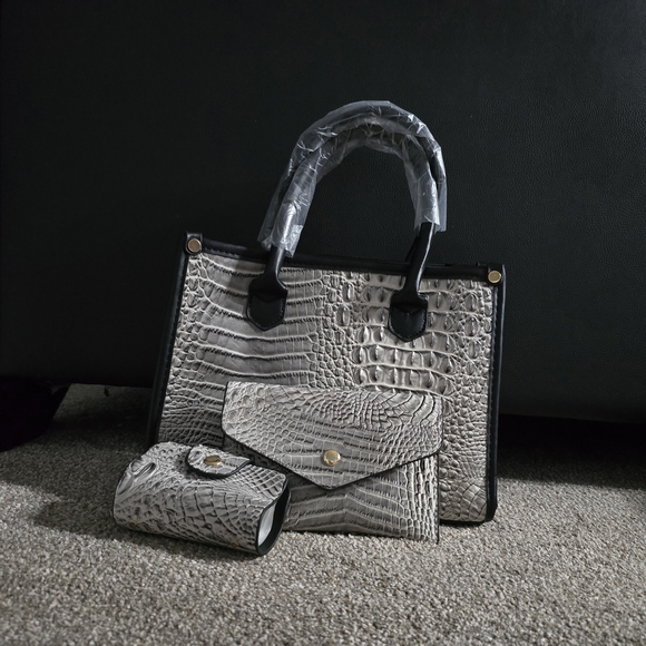 Handbags - Elegant Crocodile Pattern Handbag Set - Black and Gray